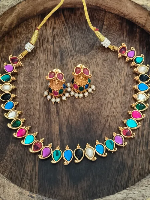 MULTI STONE NECKLACE